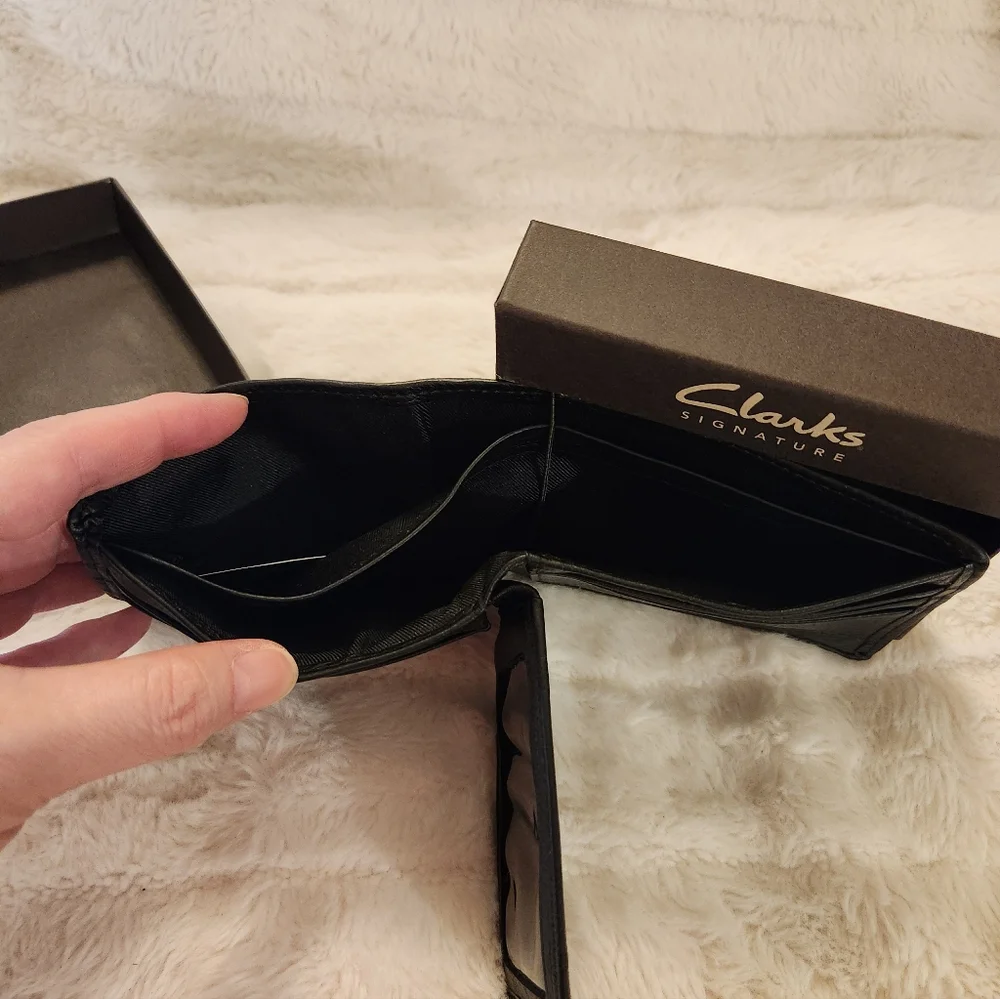Clarks Black Leather Wallet for Men - Picture 9 of 10